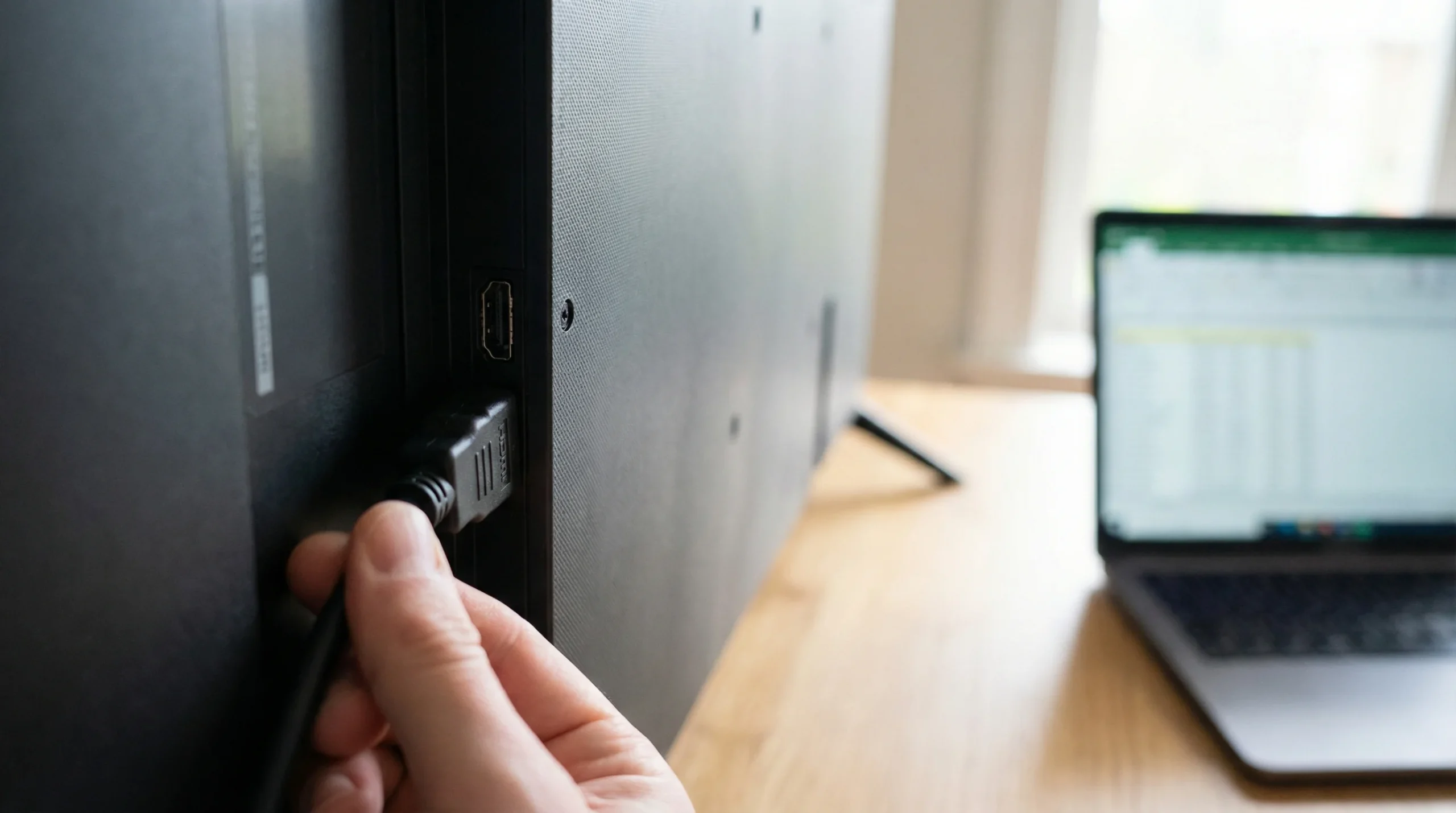 Branchement cable HDMI entre laptop et TV